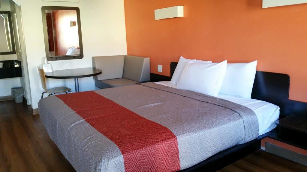 Motel 6-Blue Springs, Mo Экстерьер фото